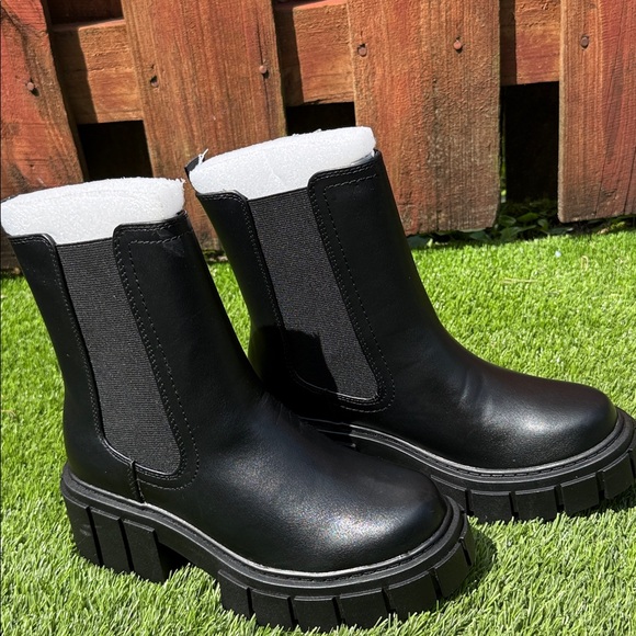 Shoes - Black Chelsea Platform Boots - Women's Chunky Ankle Boot